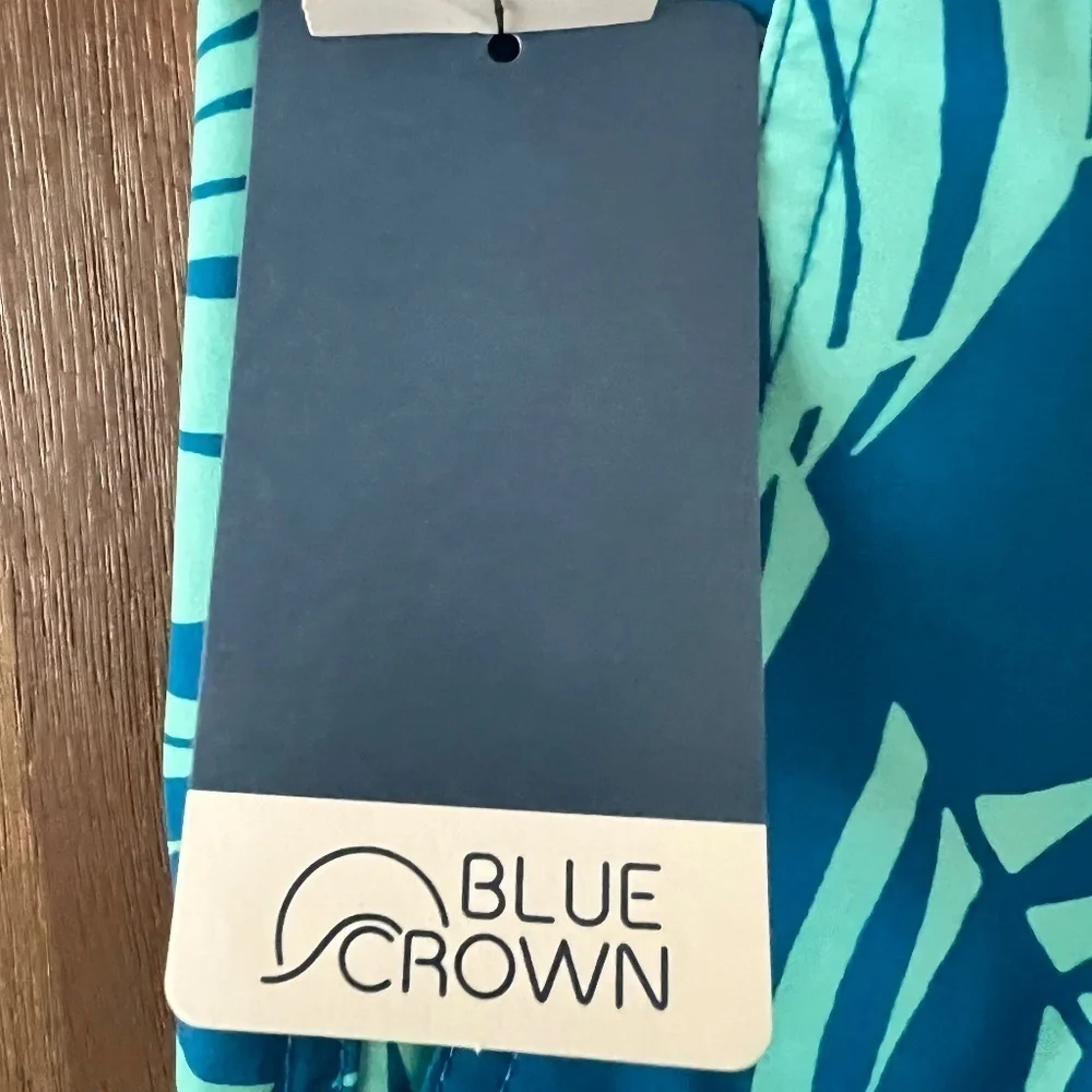 Tilly’s Blue Crown Boy's Aqua Leaf Swimtrunks Size Medium NWT